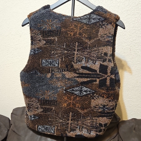 Cozy Women's Multicolor Patterned Vest - Picture 5 of 8